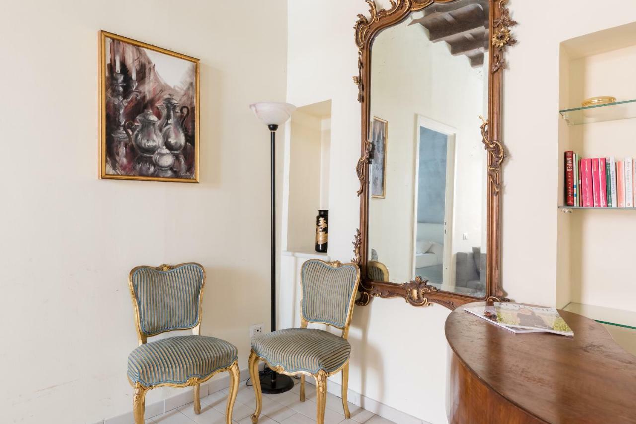 Vicolo De' Bovari Private