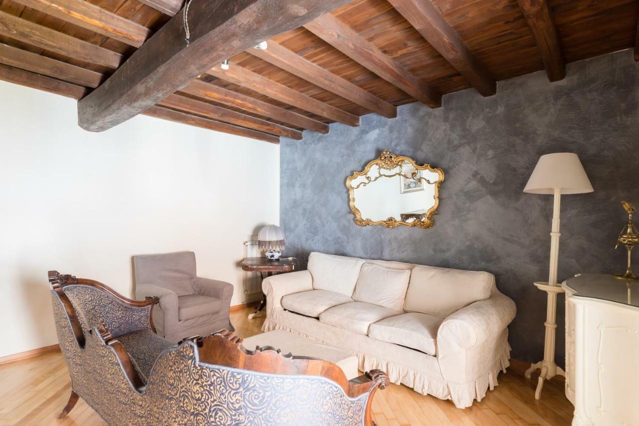 Vicolo De' Bovari Private